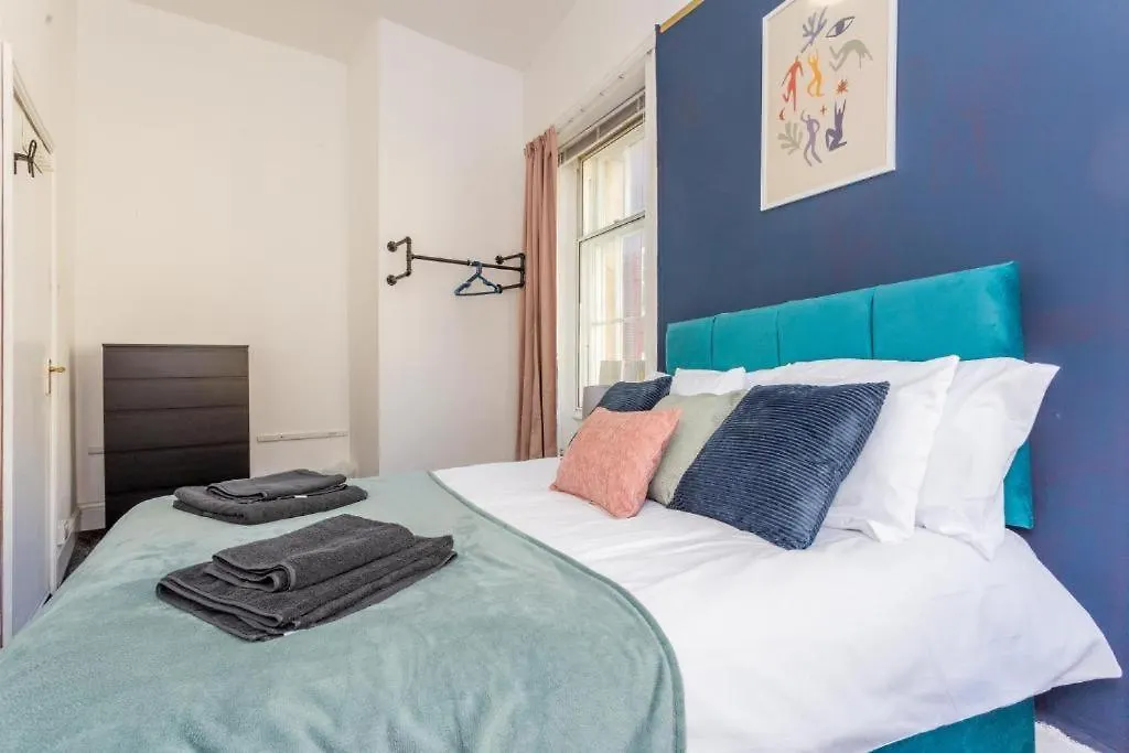 Newcastle'S Most Central Apartment - Sleeps 10
