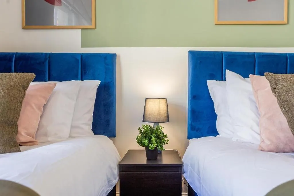 Newcastle'S Most Central Apartment - Sleeps 10